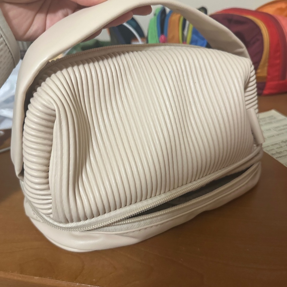 Elegant Cream Women's cosmetics bag